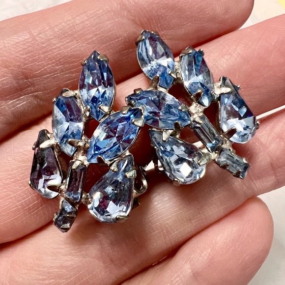 Albert Weiss Jewelry - Vintage Signed WEISS Leaf Shape Clip On Earrings - Light Blue‎ Rhinestone RARE